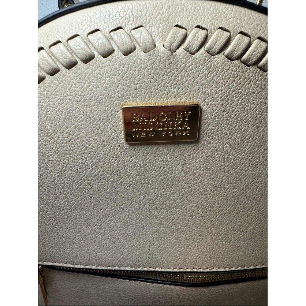 BADGLEY MISCHKA New York The Ann Backpack Purse Vegan Leather NWT - Picture 3 of 5